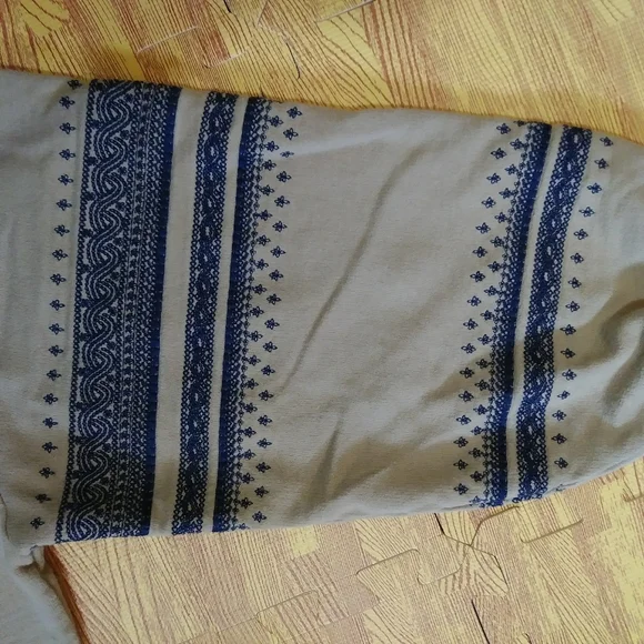 J Crew Tan Navy Blue Embroidery Crop Sweatshirt Medium - Picture 3 of 4